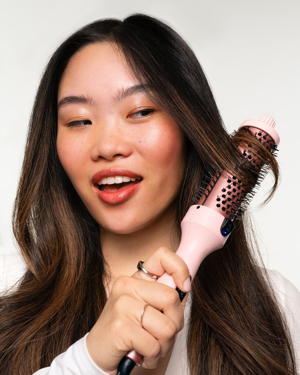 Thorntons vip beauty Thermal Blowout Brush – 1.5″ Ceramic Tourmaline Barrel, 5‑Heat Settings, Dual Voltage, Ionic Frizz Control