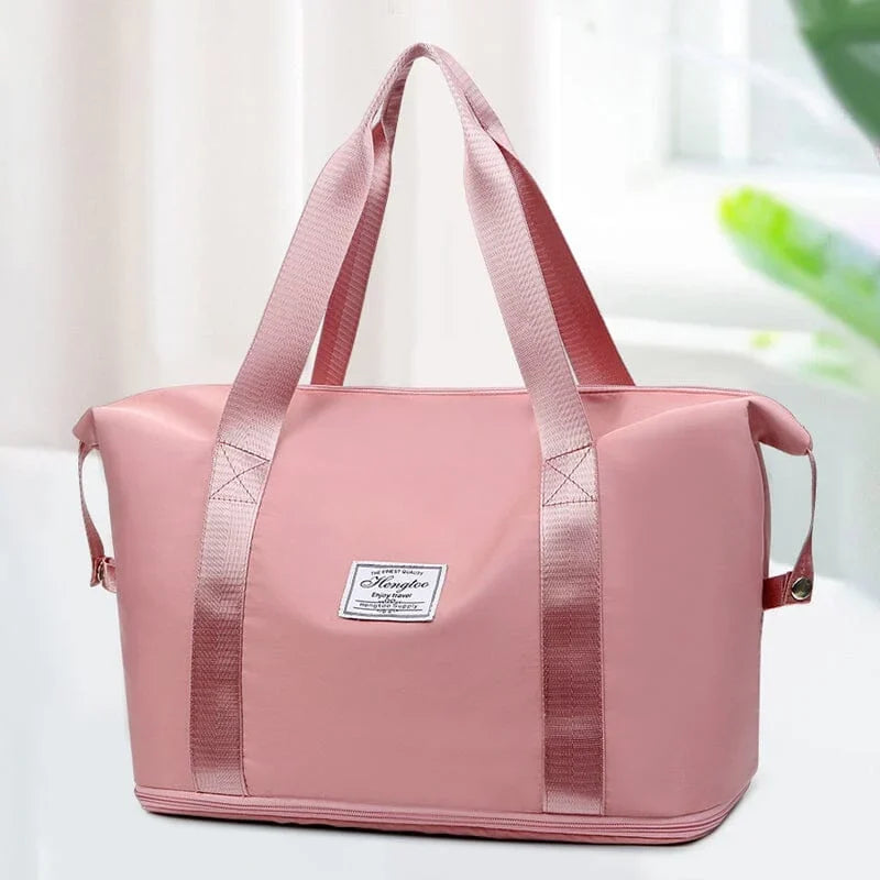 High capacity double layer suitcase for wet separation